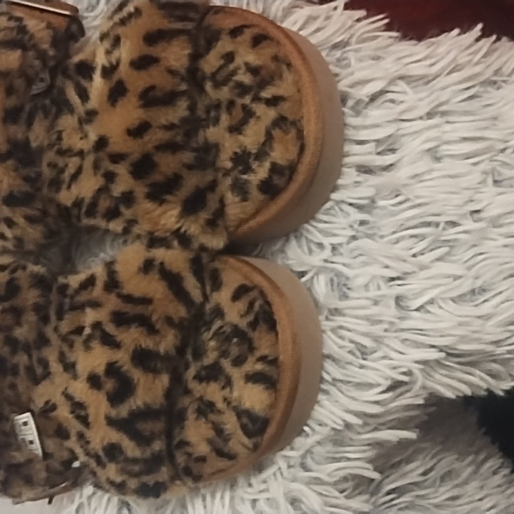 Koolaburra by UGG Tan and Black Furry Slippers - Picture 3 of 6